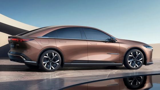 Il primo veicolo elettrico puro Mazda EZ-6 è una berlina elegante con trazione posteriore