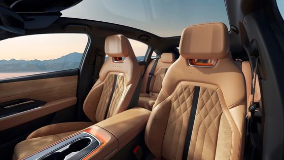 Il primo veicolo elettrico puro Mazda EZ-6 è una berlina elegante con trazione posteriore