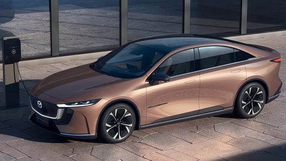 Il primo veicolo elettrico puro Mazda EZ-6 è una berlina elegante con trazione posteriore