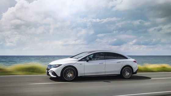 Veicolo elettrico a lunga autonomia Mercedes-Benz EQE AMG 53 4MATIC+ con motore da 460kw/625P.s 220km/h velocità massima