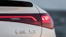 Veicolo elettrico a lunga autonomia Mercedes-Benz EQE AMG 53 4MATIC+ con motore da 460kw/625P.s 220km/h velocità massima