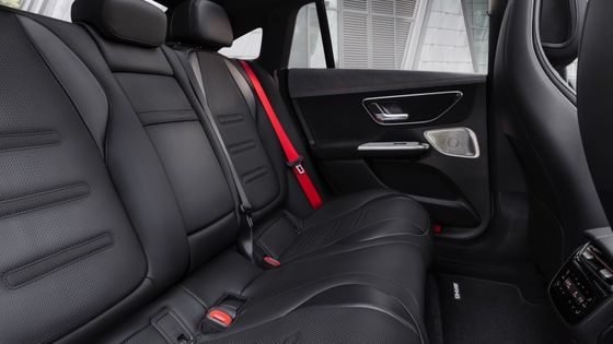 Veicolo elettrico a lunga autonomia Mercedes-Benz EQE AMG 53 4MATIC+ con motore da 460kw/625P.s 220km/h velocità massima