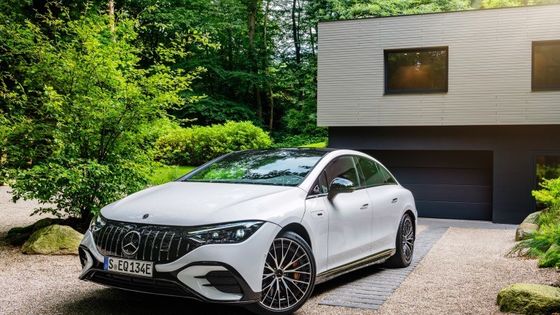 Veicolo elettrico a lunga autonomia Mercedes-Benz EQE AMG 53 4MATIC+ con motore da 460kw/625P.s 220km/h velocità massima
