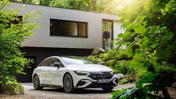 Veicolo elettrico a lunga autonomia Mercedes-Benz EQE AMG 53 4MATIC+ con motore da 460kw/625P.s 220km/h velocità massima