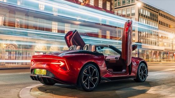 MG Cyberster Trophy Auto sportiva completamente elettrica, 335 CV e 350 libbre di coppia, 336 miglia di autonomia con una batteria da 77kwh.