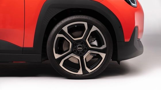 Nuovo MINI Aceman SE elettrico batteria da 54,2kwh con motore da 215 CV e 330 Nm Accelerazione da 0 a 100 km/h