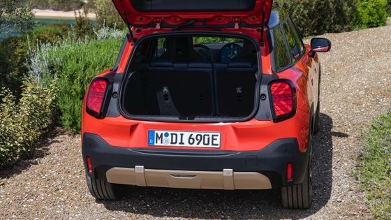 Nuovo MINI Aceman SE elettrico batteria da 54,2kwh con motore da 215 CV e 330 Nm Accelerazione da 0 a 100 km/h