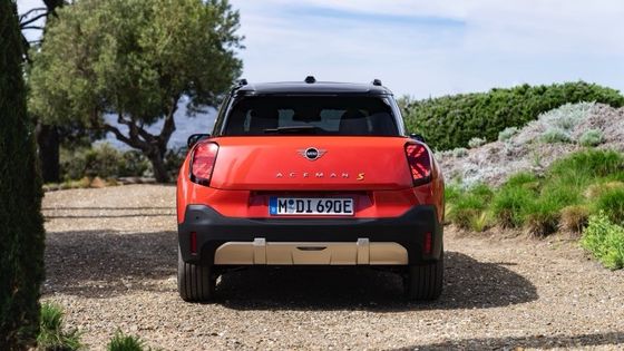 Nuovo MINI Aceman SE elettrico batteria da 54,2kwh con motore da 215 CV e 330 Nm Accelerazione da 0 a 100 km/h
