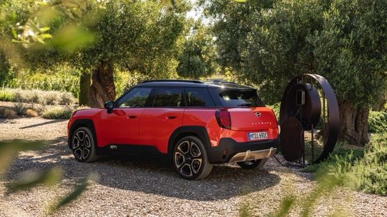 Nuovo MINI Aceman SE elettrico batteria da 54,2kwh con motore da 215 CV e 330 Nm Accelerazione da 0 a 100 km/h