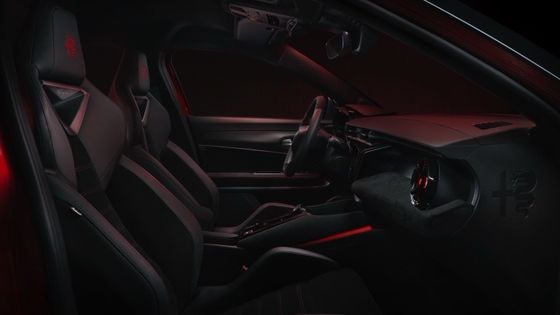 Prima auto elettrica compatta Alfa Romeo Junior Electric con batteria da 54,8kwh e potenza massima di 158kwh, fino a 345 miglia di autonomia