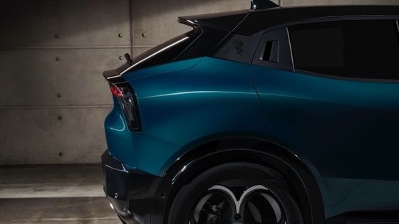 Prima auto elettrica compatta Alfa Romeo Junior Electric con batteria da 54,8kwh e potenza massima di 158kwh, fino a 345 miglia di autonomia