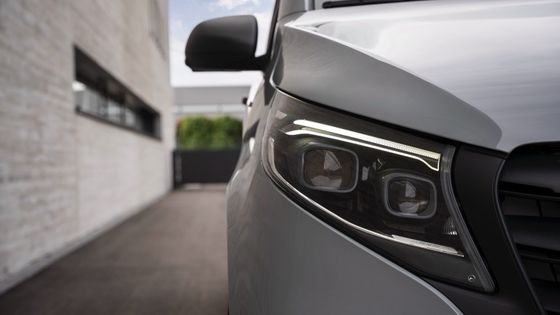 9 posti EV Mercedes-Benz EVito Tourer Long con un motore elettrico da 201 CV e una batteria utilizzabile da 90 kWh