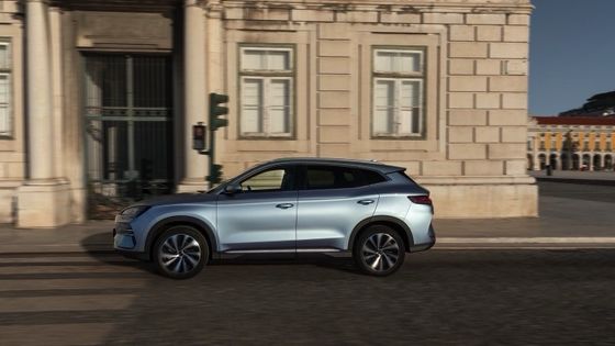 Motore FWD 1.5L At BYD SEAL U DM-i PHEV Auto elettrica con motore elettrico 18.3kwh Batteria Potenza massima 214bhp