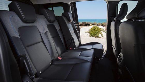 Confortevole posizione di guida e cabina pratica con un buon valore Nissan Townstar MPV Pure Ev con WLTP 285km