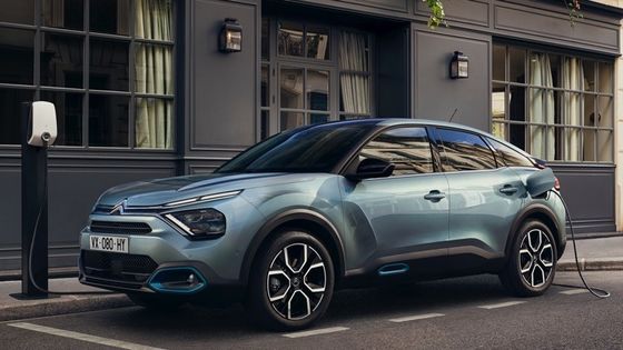 E-C4 di Citroen con 115 kW (156ps) Potenza a 150km/h Velocità massima 54kwh Batteria agli ioni di litio