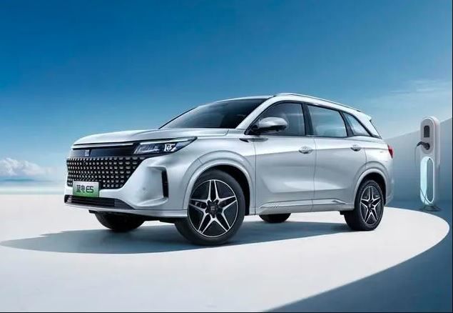 Dongfeng SUV elettrico di taglia media