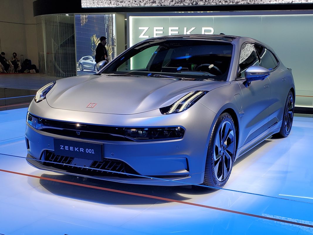 Zeekr 001 grande automobile elettrica autonomia 732km 6.9s di lusso a 100km/H