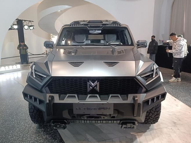 Grande auto elettrica a Dongfeng Mengshi M-Hero 917 EV La produzione è iniziata 1000 CV 505 Km di autonomia sotto il cofano