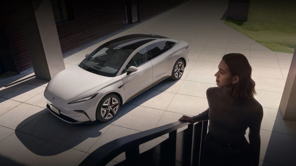 Veicolo elettrico puro Feifan F7 viene fornito con ricarica e sostituzione gratuita della batteria per tutta la vita 500 km RWD motopropulsore auto elettrica