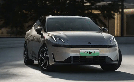 Oggi è stato lanciato il più recente veicolo LYNK& CO 07 EM-P a lunga autonomia di 126 km con motore elettrico da 160 kW e coppia da 350 Nm