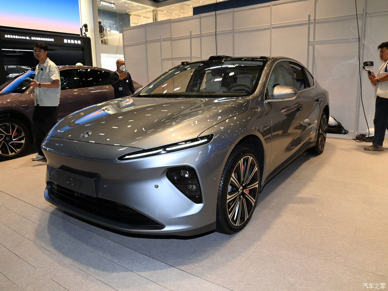 Veicoli a nuova energia 2024 Nio ET7 Weilai Veicoli elettrici 75kwh 200km/h Auto ad alta velocità