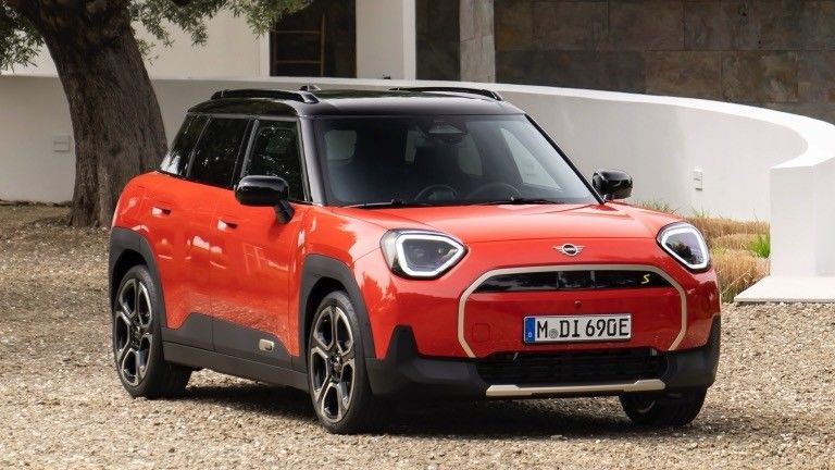 Nuovo MINI Aceman SE elettrico batteria da 54,2kwh con motore da 215 CV e 330 Nm Accelerazione da 0 a 100 km/h