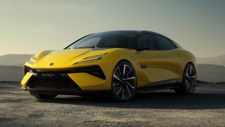 Lotus Emeya imballa la nuova tecnologia EV dell'azienda in una carrozzeria GT a quattro porte con 650 km di autonomia 250 km/h velocità massima e 450 kW di potenza